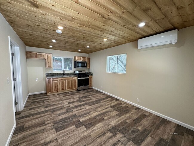 Building Photo - 54078 Pine Crest Ave