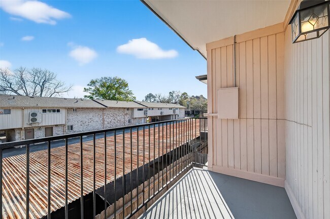 Building Photo - 1811 Stoney Brook Dr
