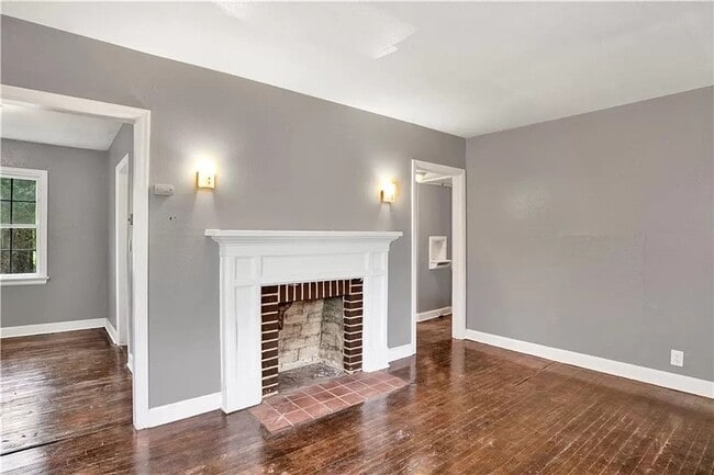 Building Photo - Newly Remodeled 2 Bedroom | 1 Bathroom