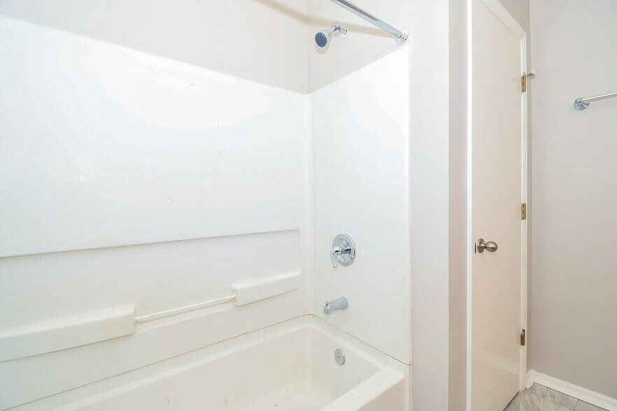 Building Photo - 11732 Silver Hill Dr