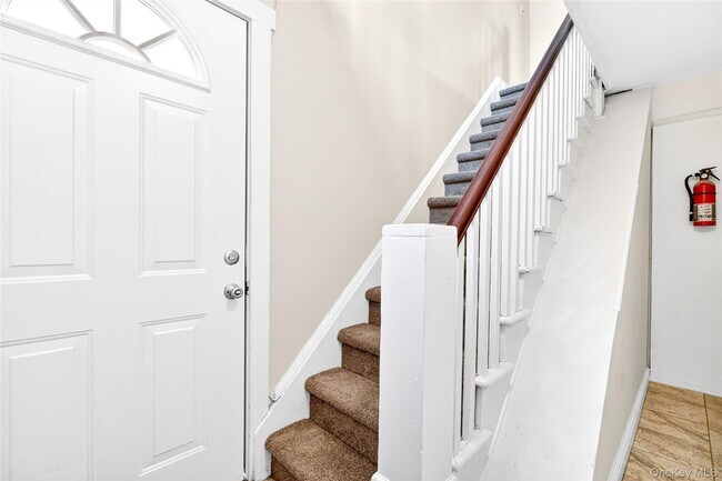 Building Photo - 98 S Main St