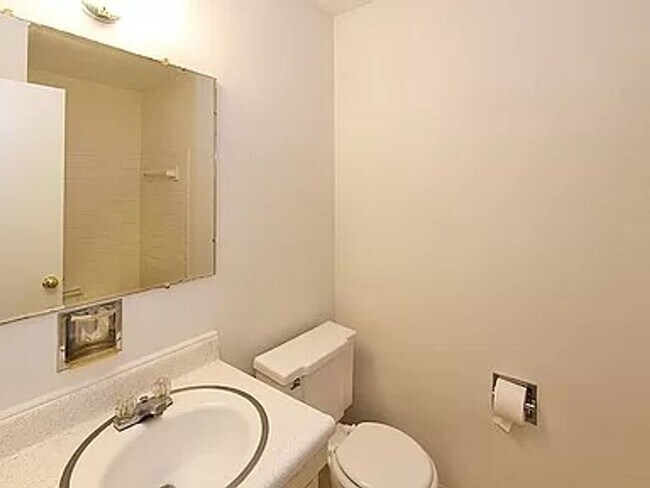 Building Photo - Discover the perfect blend of comfort and ...