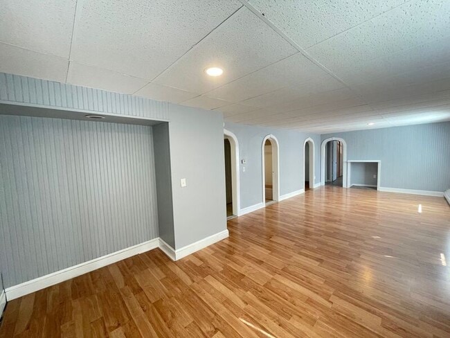 Building Photo - 37 Branch St