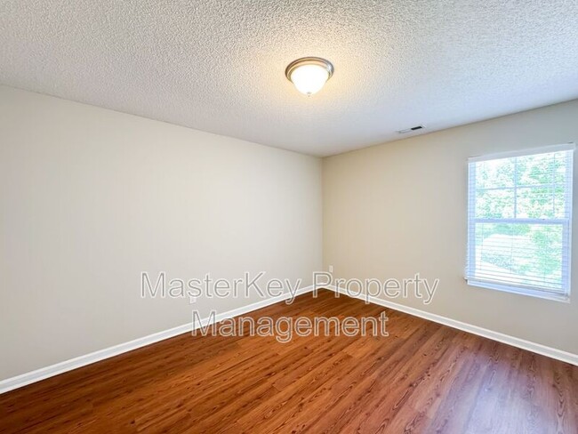 Building Photo - 6842 Harter Ct