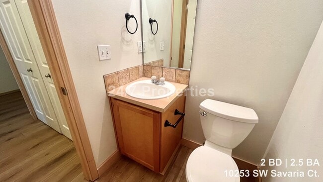 Building Photo - Spacious 2 BD | 2.5 BA Townhome w/ Vaulted Ceilings - Beaverton