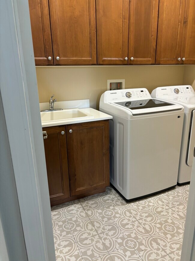 Building Photo - 26529 Craftsmen Ct