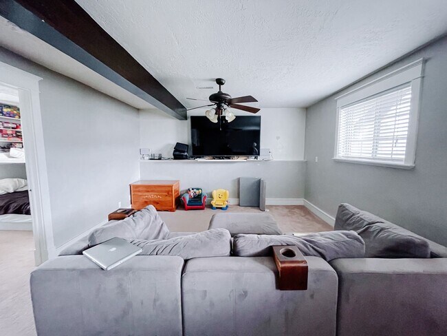Building Photo - Spacious 4 Bedroom 3 Bath in Orem