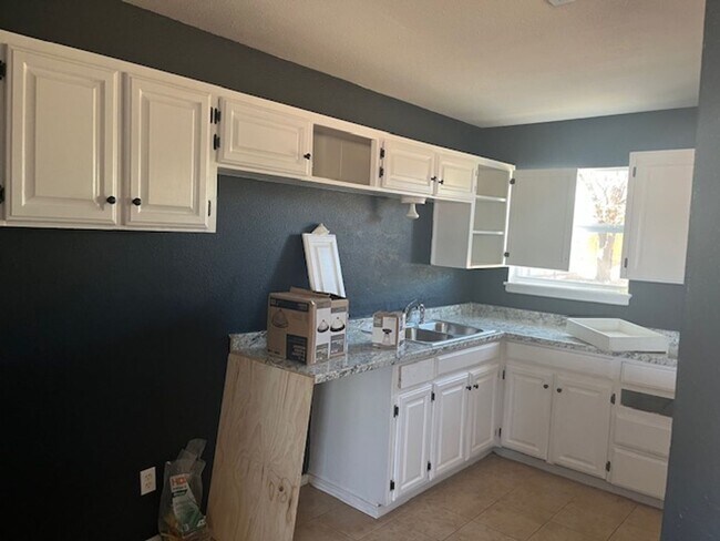 Building Photo - Room for Everyone! Charming 4-Bed 1.5 Bath