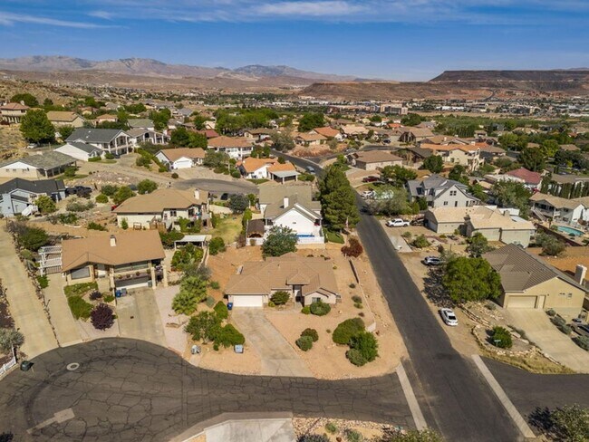 Building Photo - Beautiful 4 Bedroom Single-Level Home