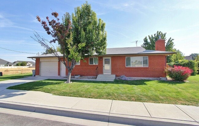 Primary Photo - 23750 Fox Ave