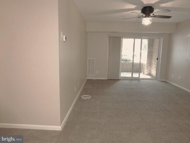 Building Photo - 5801 Cove Landing Rd