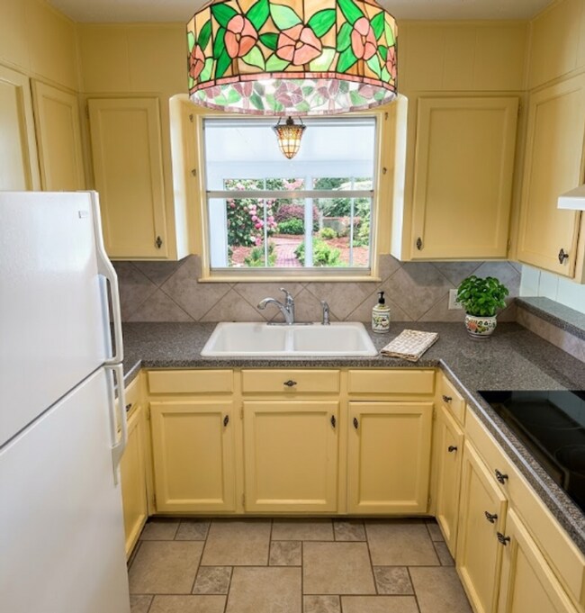 Building Photo - AVAILABLE NOW; APPLY AT OUR WEBSITE TODAY!!