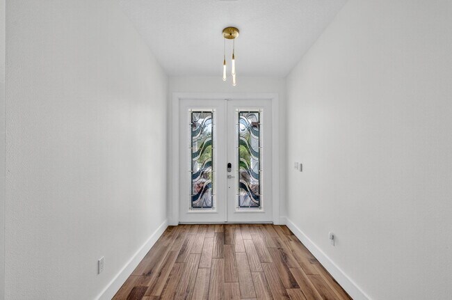 Building Photo - 16215 83rd Pl N