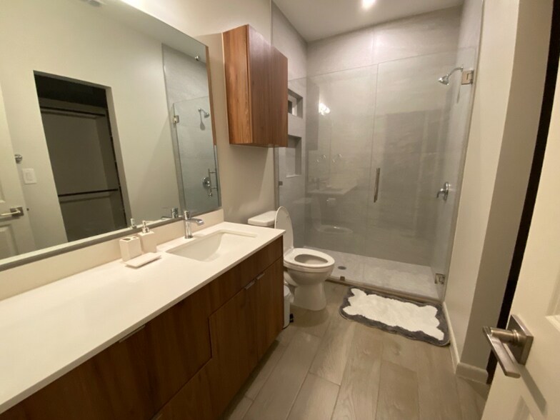 Building Photo - 3412 Duke Ave