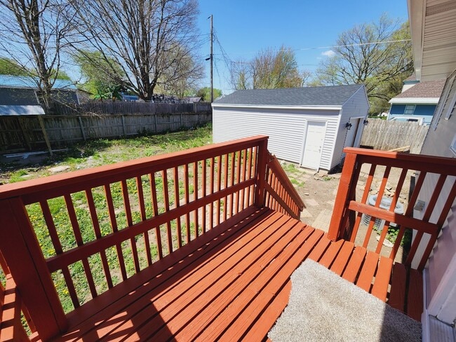 Building Photo - 3 Bedroom 2 Bath Home Available in Knoxville