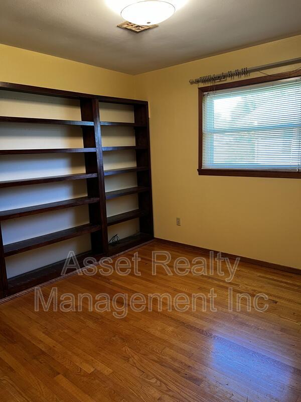 Building Photo - 117 Killarney Rd