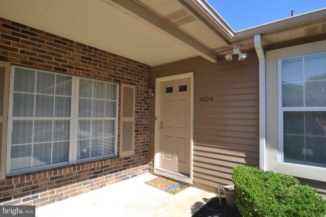 Building Photo - 4004 Adelaide Dr