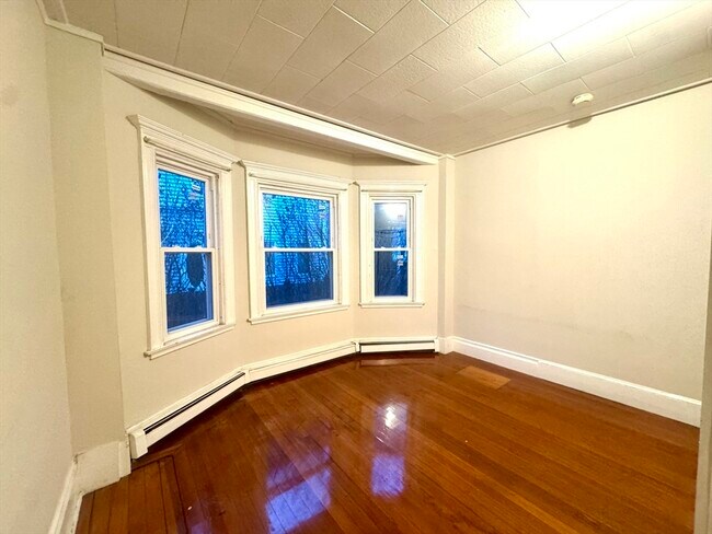 Building Photo - 22 Gardner St