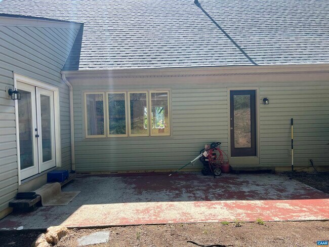 Building Photo - 14150 James River Rd