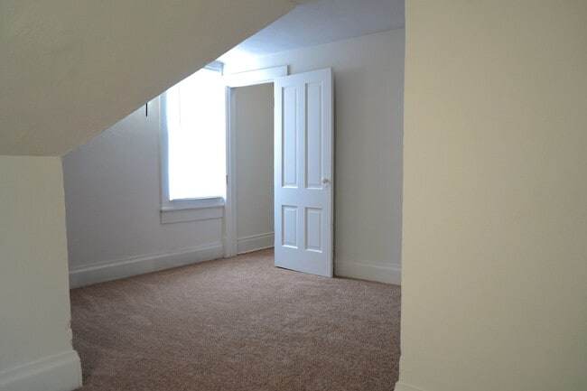 Building Photo - 511 S 2nd St