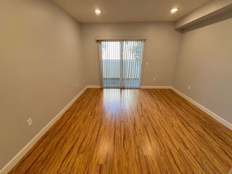 Building Photo - 6718 Sylmar Ave