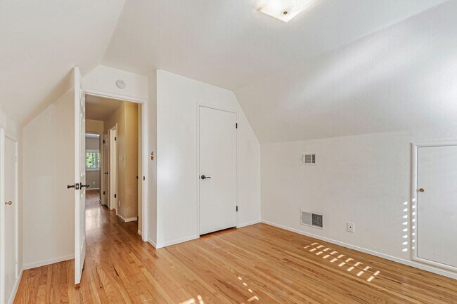 Building Photo - Elegant and Spacious 4Bedroom Sunnyvale Home