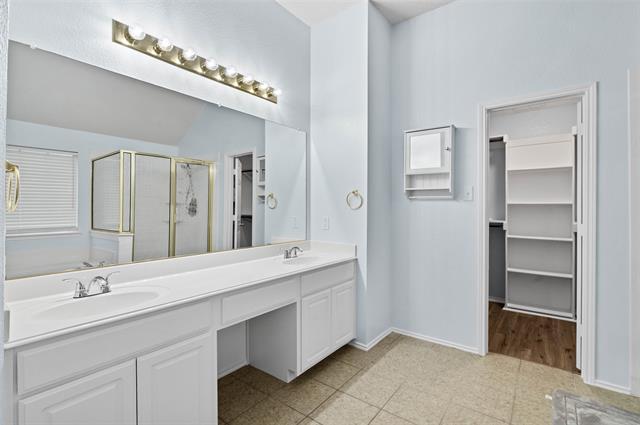 Building Photo - 316 Leameadow Dr