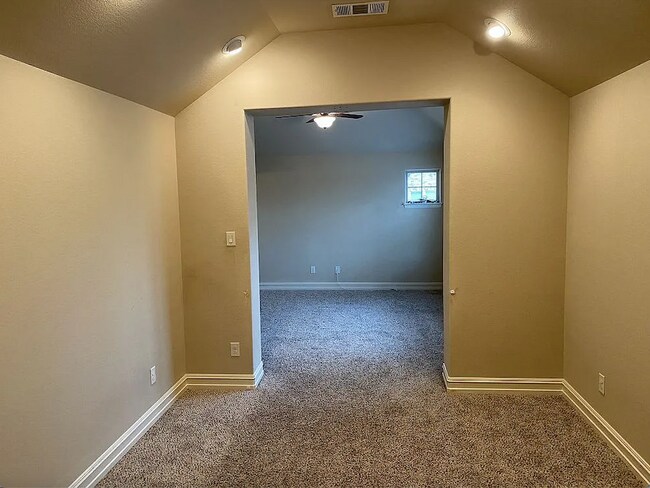 Building Photo - 1006 Jamal Dr