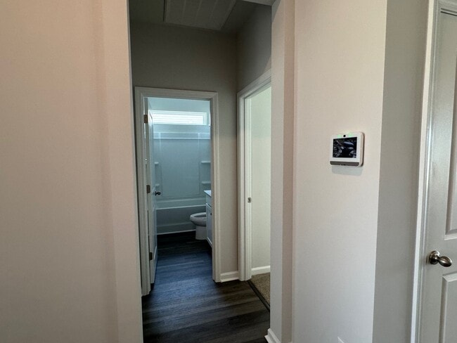 Building Photo - 811 Ireland Dr