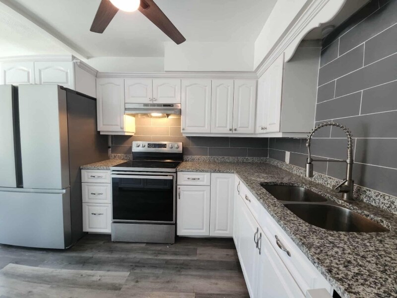 Building Photo - 3107 37th Ave W