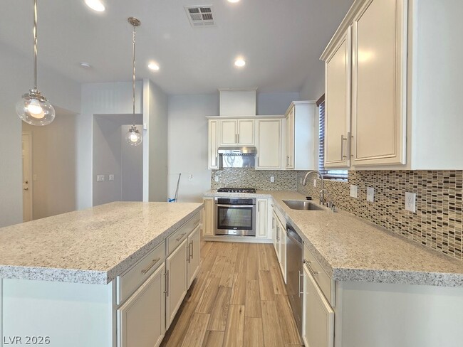 Building Photo - 8090 Ancient Oaks Ave