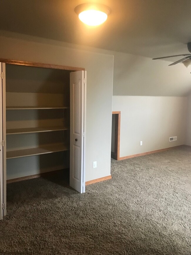 Building Photo - Spacious 4 Bedroom 2.5 Bath Home in River Rock