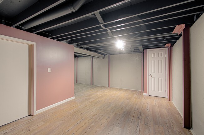 Building Photo - 8709 E 109 Terrace