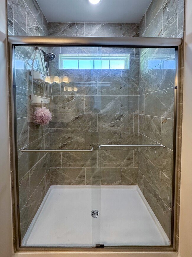 Building Photo - Stunning 3 Bed 2 Bath Home in Fayetteville