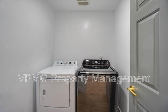 Building Photo - 423 NW 153rd St