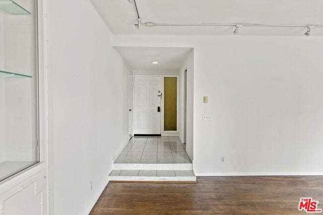 Building Photo - 1033 6th St