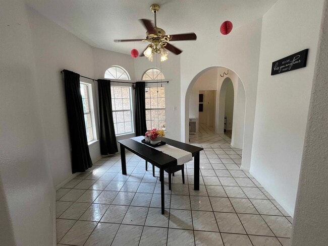 Building Photo - 116 River Knoll