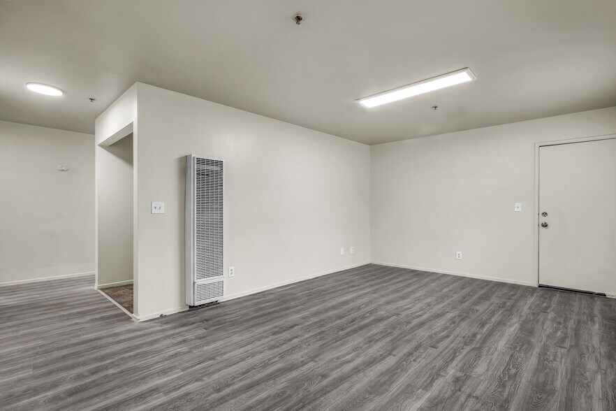 Building Photo - 5243 Huntington Dr N