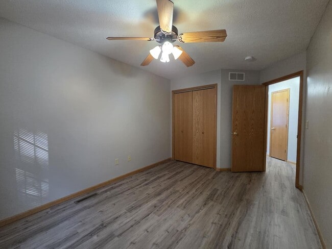 Building Photo - Spacious Town House for Rent