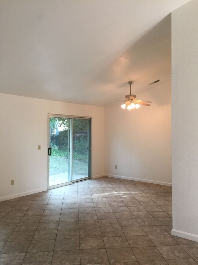 Building Photo - 3 Bedroom Home