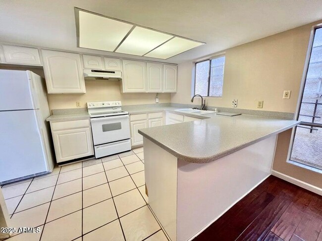 Building Photo - 5433 N 79th Pl