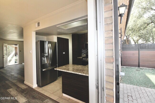 Building Photo - 350 Thunderbird Dr