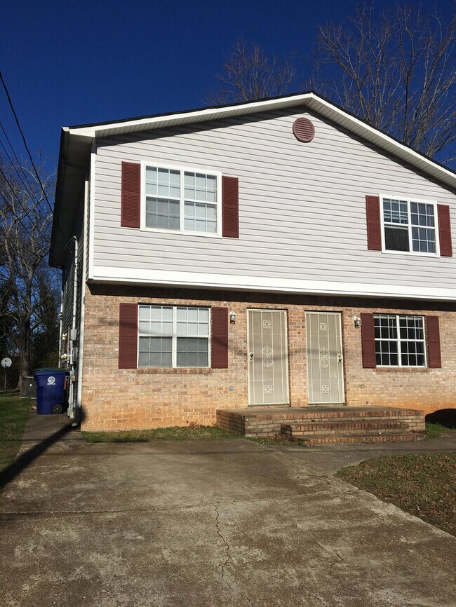 Primary Photo - 913 W 38th St