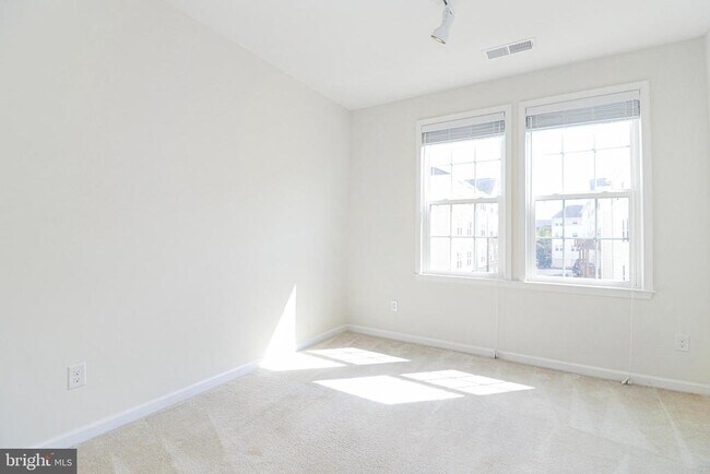 Building Photo - 24620 Byrne Meadow Square