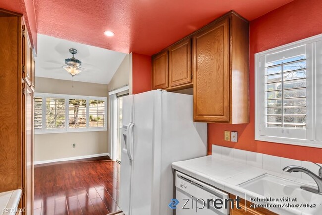 Building Photo - 2 br, 1.5 bath Condo - 209 Apollo, Hercule...