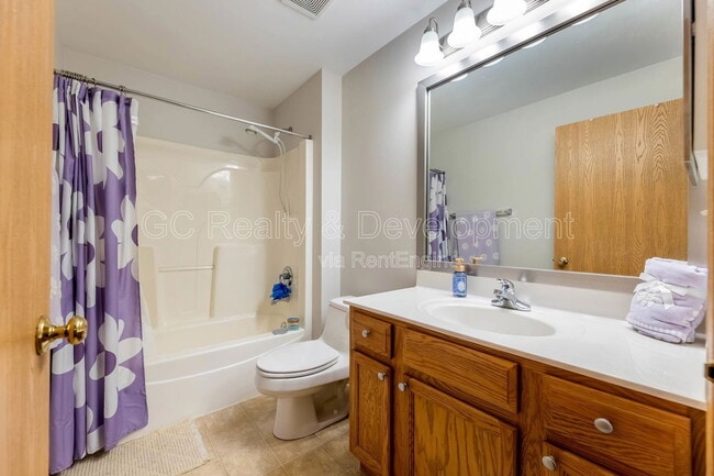 Building Photo - 1636 Fredericksburg Ln