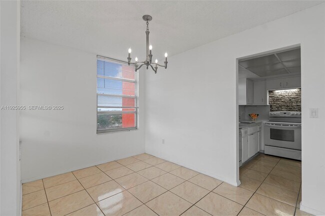 Building Photo - 1301 NE Miami Gardens Dr