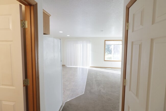 Building Photo - 3 Bedroom 2.5 Bathroom  Townhome