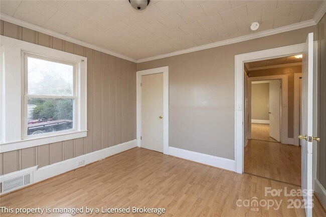 Building Photo - 1420 Amhurst St