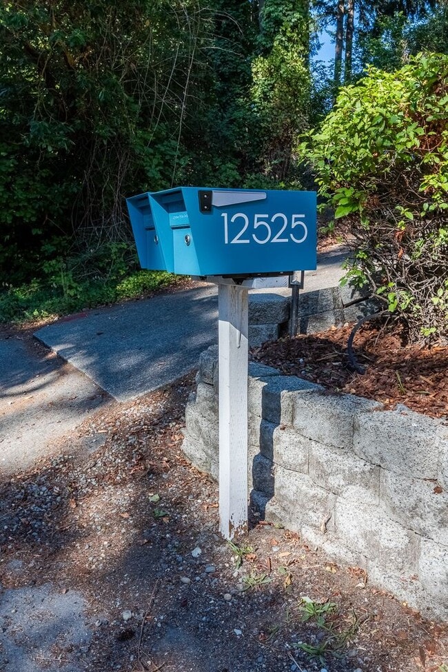 Building Photo - Charming 3-Bedroom Duplex Minutes from JBL...